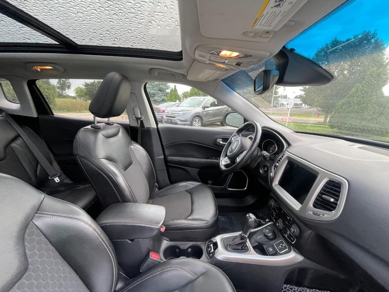 Jeep Compass Vehicle Image 04