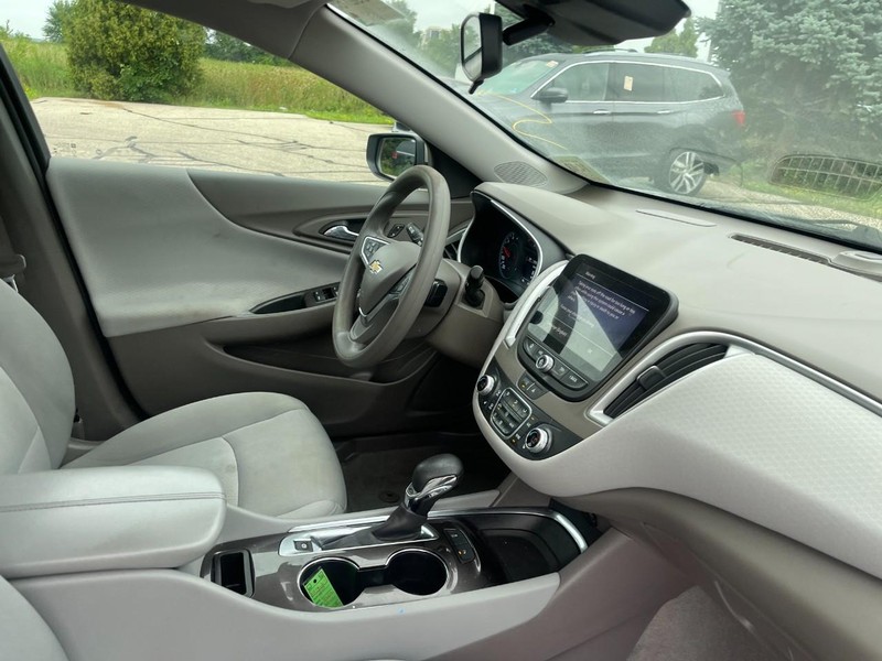 Chevrolet Malibu Vehicle Image 02