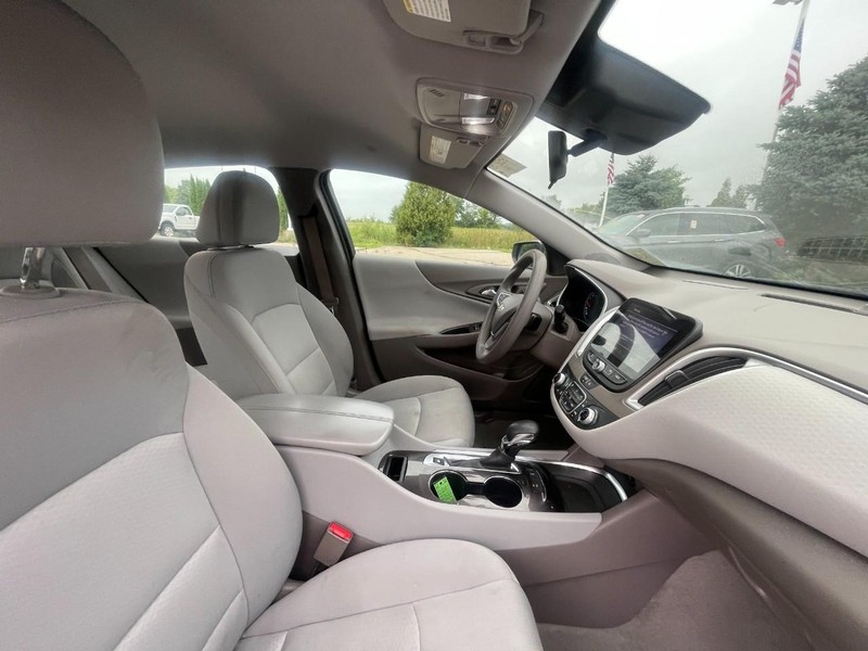Chevrolet Malibu Vehicle Image 03