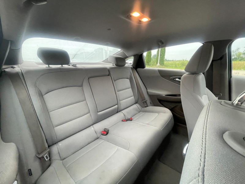 Chevrolet Malibu Vehicle Image 04