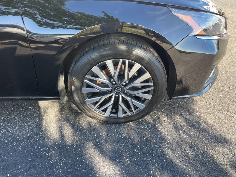 Nissan Altima Vehicle Image 07