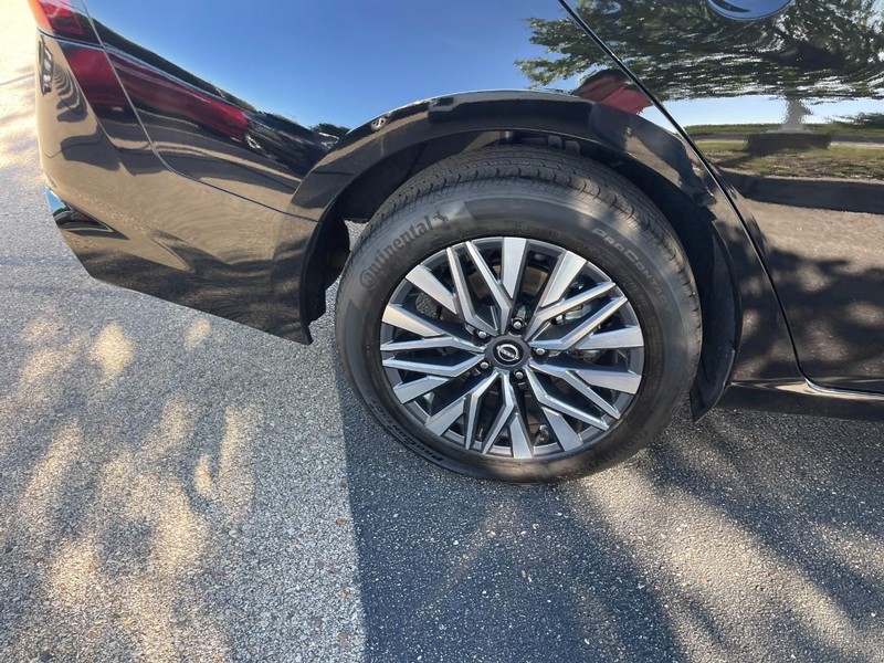 Nissan Altima Vehicle Image 08