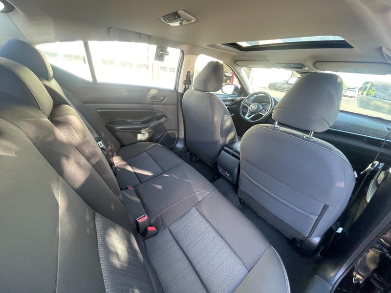 Nissan Altima Vehicle Image 14
