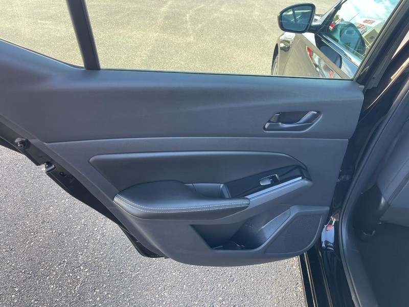 Nissan Altima Vehicle Image 18