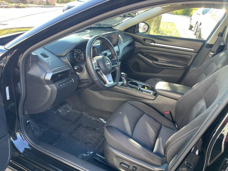 Nissan Altima Vehicle Image 19