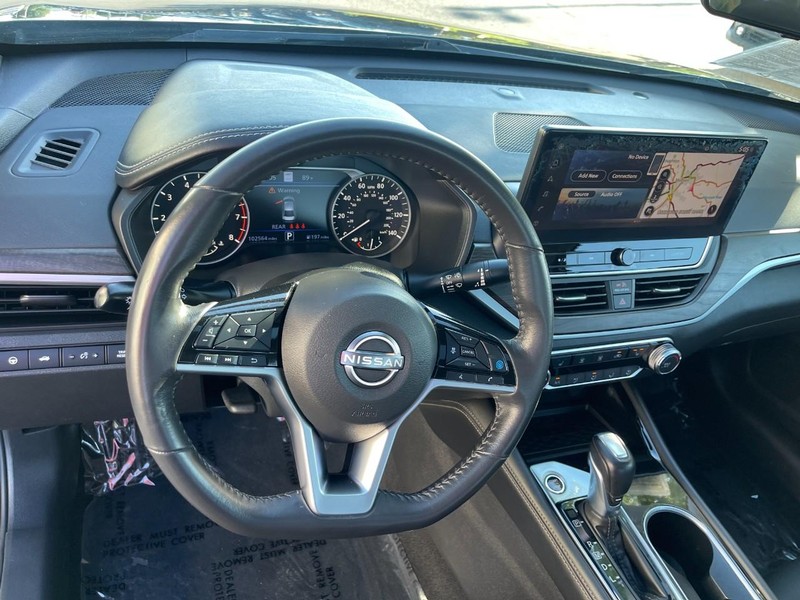Nissan Altima Vehicle Image 22