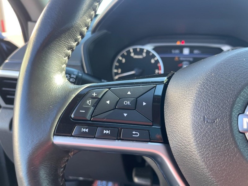 Nissan Altima Vehicle Image 23