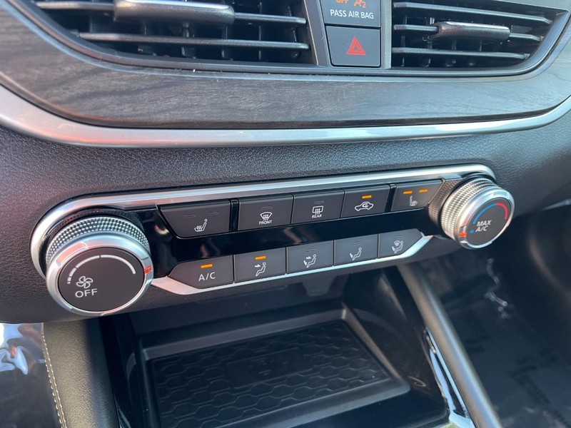 Nissan Altima Vehicle Image 28