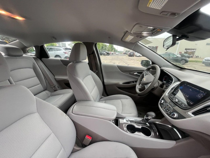 Chevrolet Malibu Vehicle Image 03
