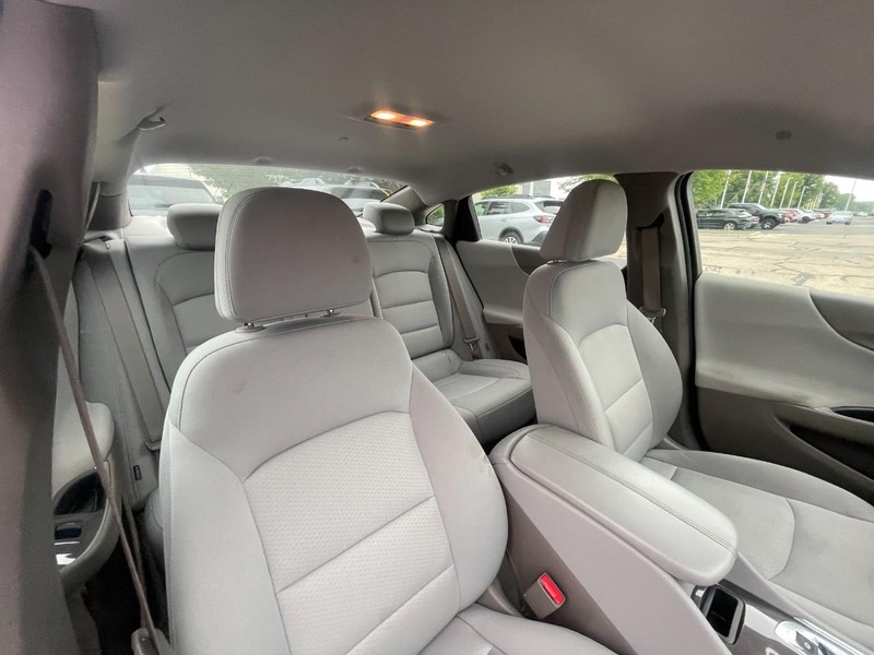 Chevrolet Malibu Vehicle Image 04