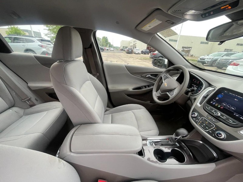 Chevrolet Malibu Vehicle Image 05
