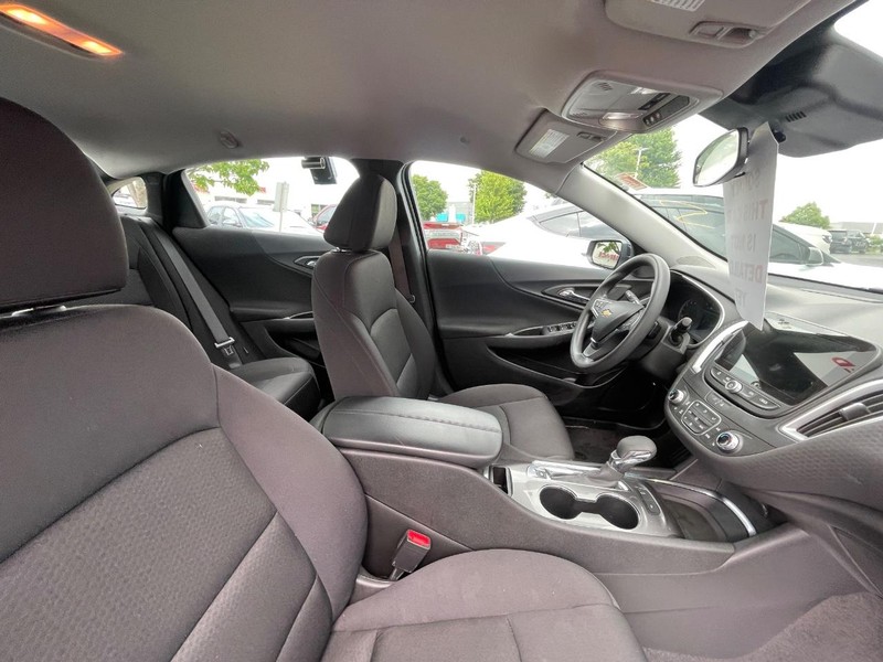 Chevrolet Malibu Vehicle Image 03