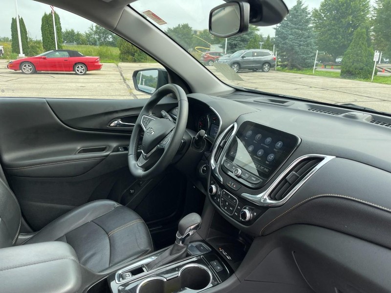 Chevrolet Equinox Vehicle Image 02