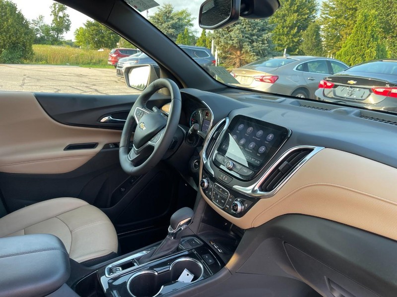 Chevrolet Equinox Vehicle Image 02