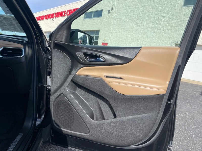 Chevrolet Equinox Vehicle Image 12
