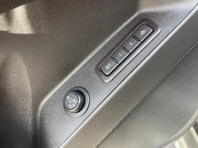 Chevrolet Equinox Vehicle Image 23
