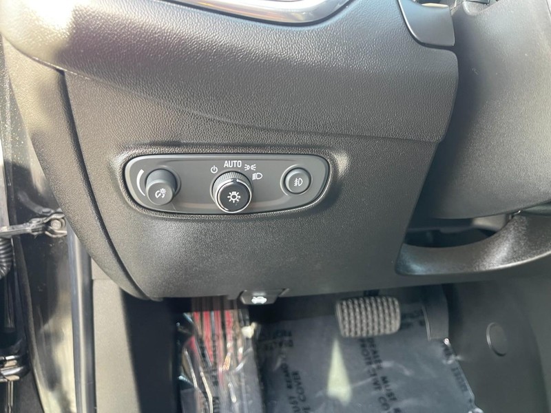 Chevrolet Equinox Vehicle Image 24