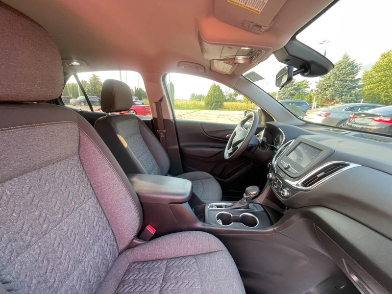 Chevrolet Equinox Vehicle Image 03