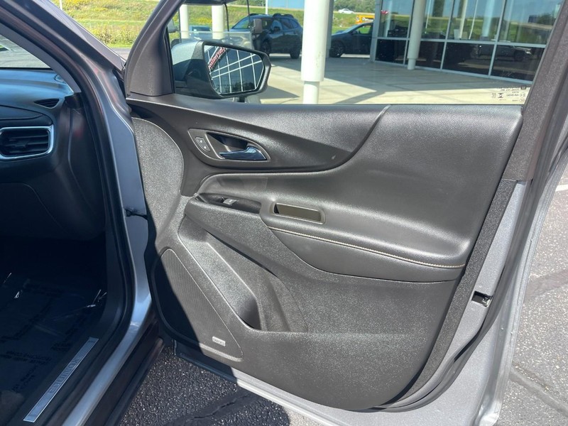 Chevrolet Equinox Vehicle Image 12