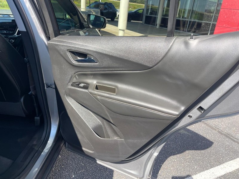 Chevrolet Equinox Vehicle Image 16