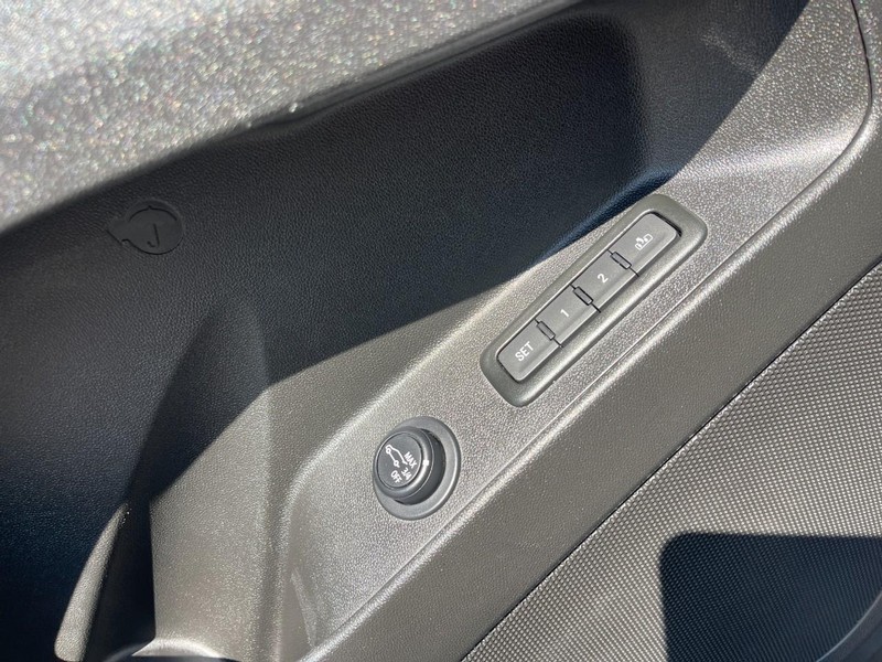 Chevrolet Equinox Vehicle Image 21