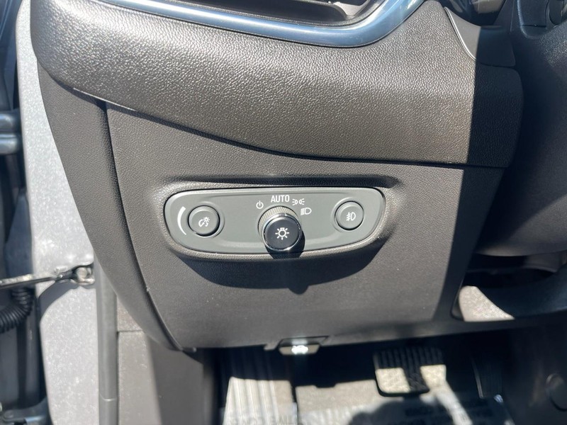 Chevrolet Equinox Vehicle Image 22