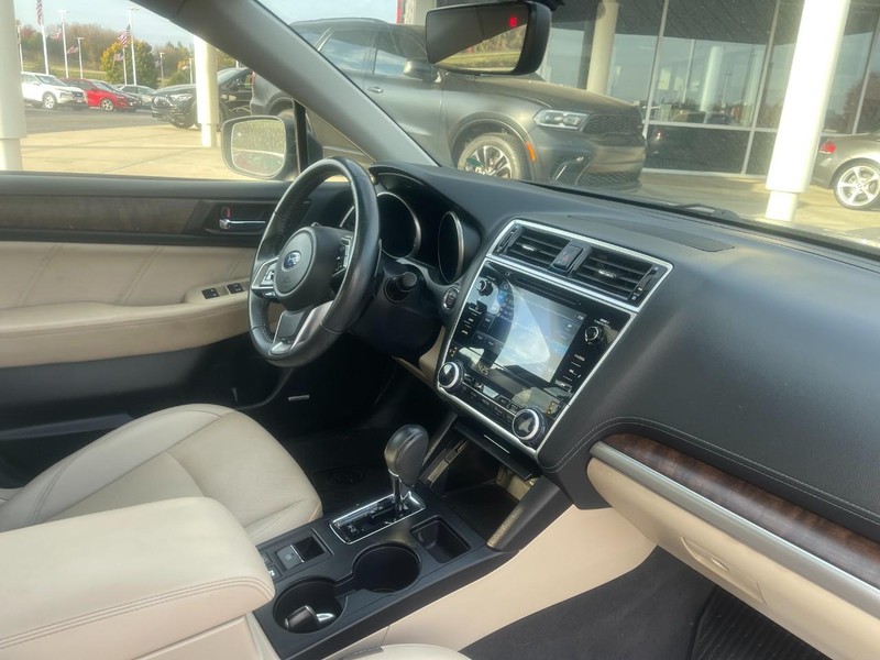 Subaru Outback Vehicle Image 02