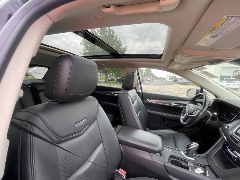 Cadillac XT5 Vehicle Image 03