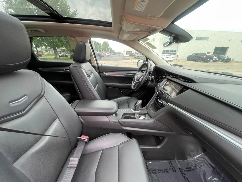 Cadillac XT5 Vehicle Image 04