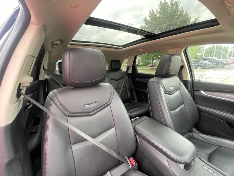 Cadillac XT5 Vehicle Image 05