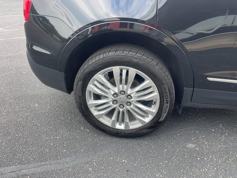 Cadillac XT5 Vehicle Image 08