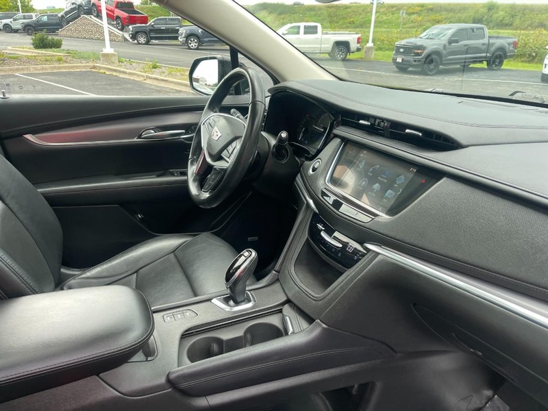 Cadillac XT5 Vehicle Image 09