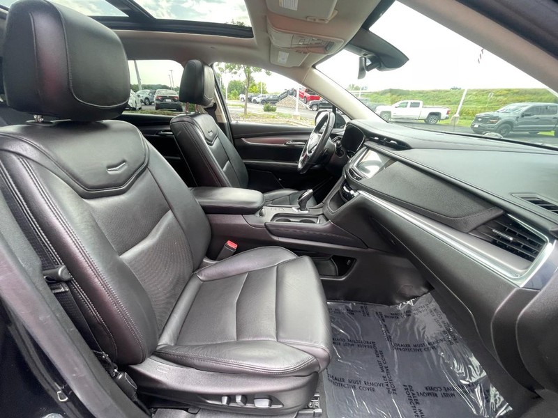 Cadillac XT5 Vehicle Image 11