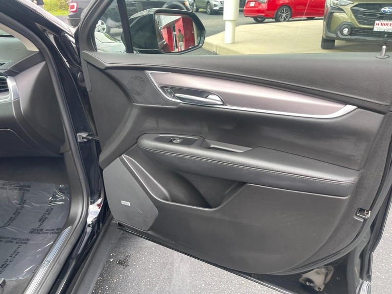 Cadillac XT5 Vehicle Image 12
