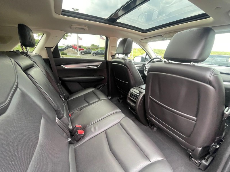 Cadillac XT5 Vehicle Image 14