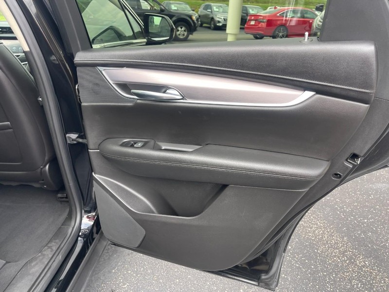Cadillac XT5 Vehicle Image 15
