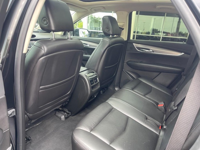 Cadillac XT5 Vehicle Image 18
