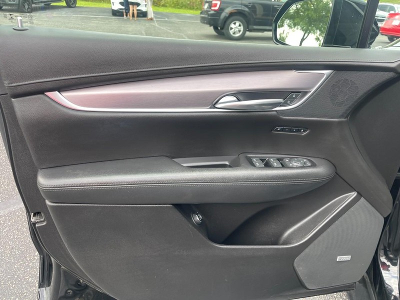Cadillac XT5 Vehicle Image 21