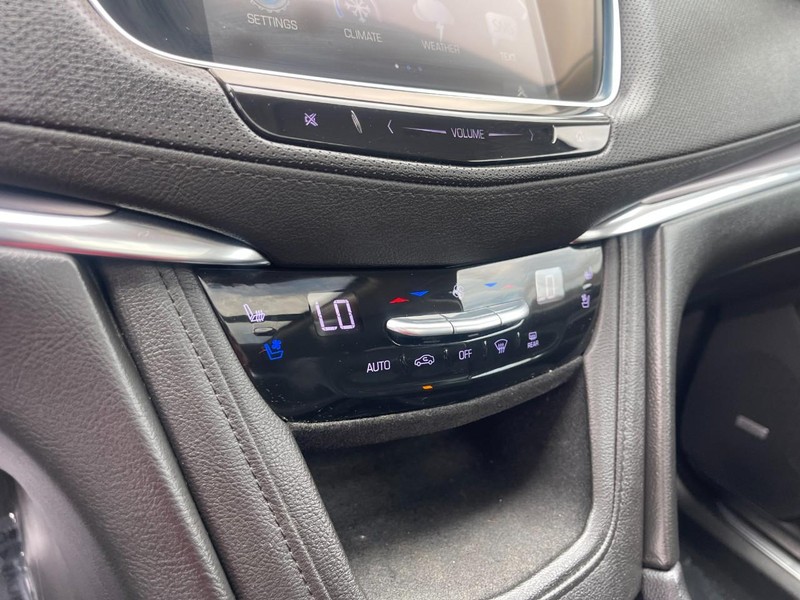 Cadillac XT5 Vehicle Image 32