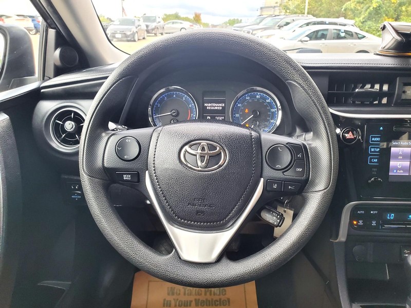 Toyota Corolla Vehicle Image 09