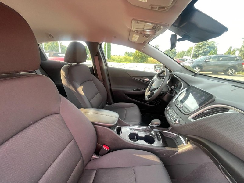 Chevrolet Malibu Vehicle Image 03