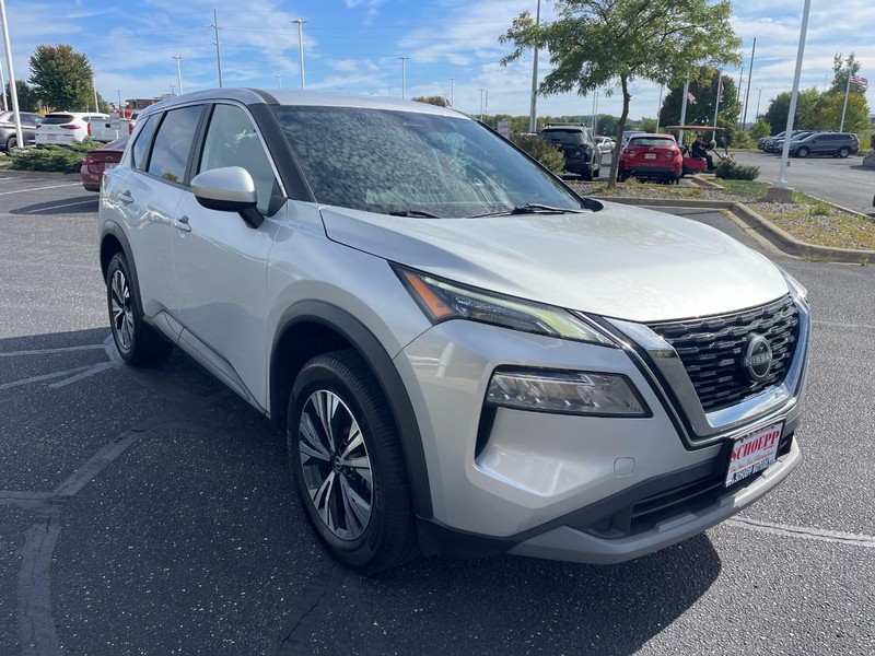 Nissan Rogue Vehicle Image 02