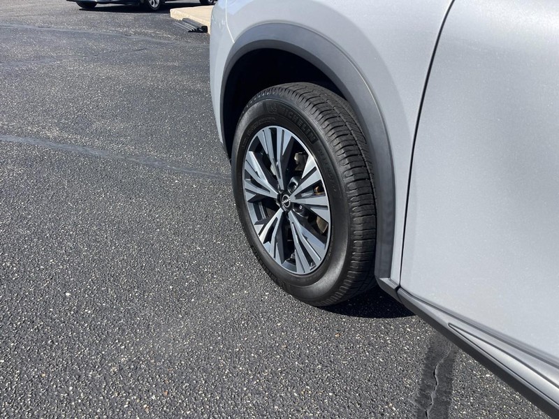Nissan Rogue Vehicle Image 05
