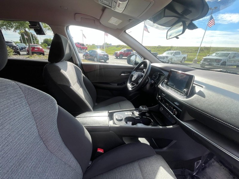 Nissan Rogue Vehicle Image 07