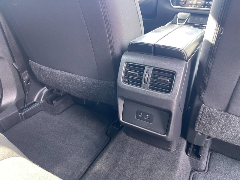 Nissan Rogue Vehicle Image 10