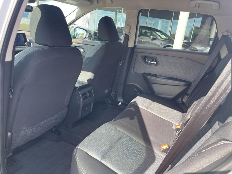 Nissan Rogue Vehicle Image 13
