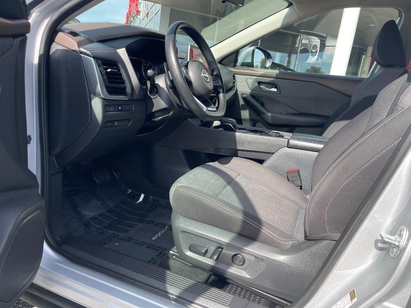 Nissan Rogue Vehicle Image 15