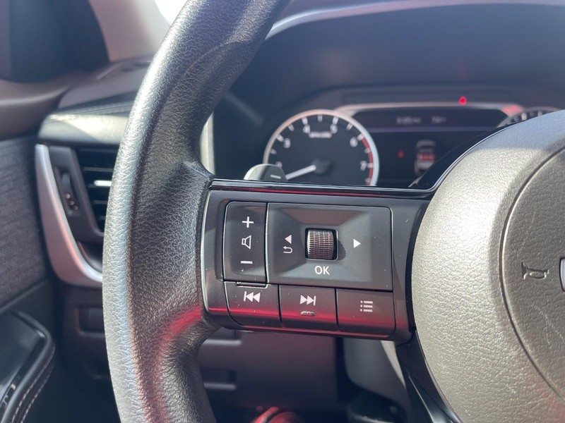 Nissan Rogue Vehicle Image 19