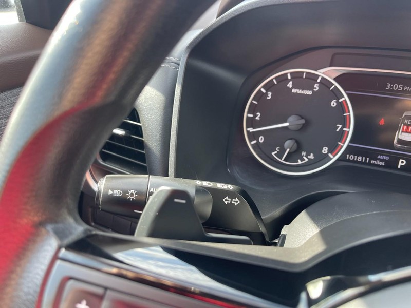 Nissan Rogue Vehicle Image 21