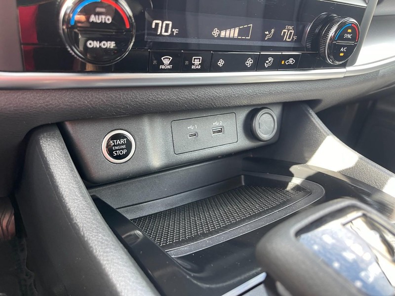 Nissan Rogue Vehicle Image 25